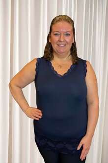 Chica-London-Willa-Linne-med-Spets-Dam-Navy-1