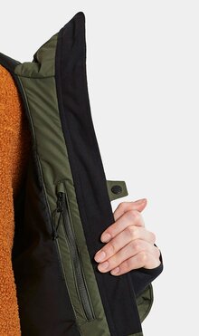 Didriksons-Aino-Vinterparkas-4-Dam-Deep-Green-6