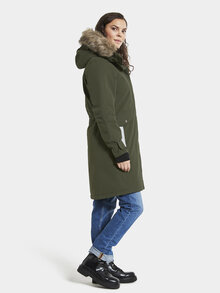 Didriksons-Erika-Vinterparkas-3-Dam-Deep-Green-7
