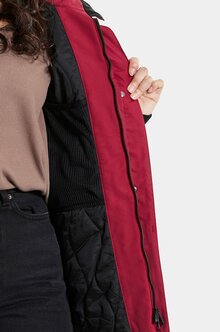 Didriksons-Tanja-Vinterparkas-6-Dam-Ruby-Red-3