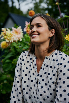 Freequent-Alma-Blus-Dam-Moonbeam-W-Navy-Blazer-4