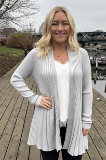 Freequent-Claudisse-Long-Cardigan-Dam-High-Rise-20