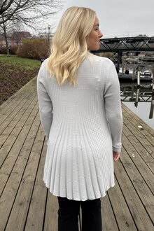 Freequent-Claudisse-Long-Cardigan-Dam-High-Rise-21