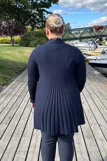 Freequent-Claudisse-Long-Cardigan-Dam-Salute-36