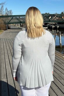 Freequent-Claudisse-Short-Cardigan-Dam-High-Rise-11