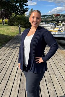 Freequent-Claudisse-Short-Cardigan-Dam-Salute-35