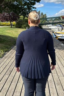 Freequent-Claudisse-Short-Cardigan-Dam-Salute-36