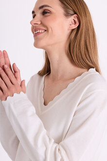 Freequent-Katie-Scallop-Pullover-Dam-Star-Off-White-2