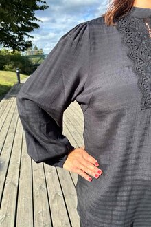 Freequent-Shu-Blus-Dam-Black-12