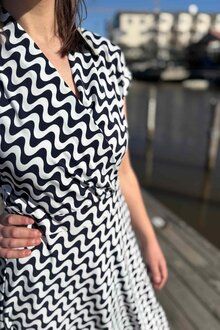 Freequent-Yrsa-Klanning-Dam-Star-Off-White-W-Navy-Blazer-11