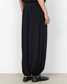 Glenna-2-Ballongbyxa-Dam-Black-Soyaconcept--Smilebutiken-2
