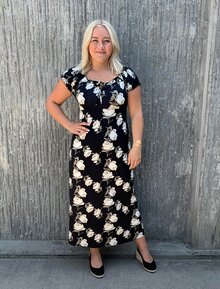 Happy-Holly-Tessi-Klanning-Dam-Vita-Rosor-1