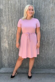 Happy-Holly-Tova-Klanning-Dam-Rosa-Med-Prickar-1