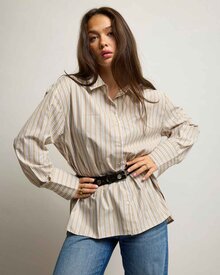 Henne-Randig-Skjorta-Dam-Beige-Savannah-Tan-Kopenhaken--Smilebutiken-3