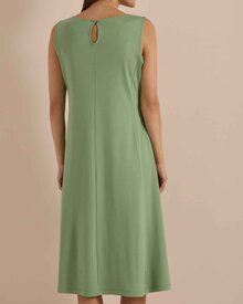 Joyce-Armlos-Trikaklanning-Dam-Deep-Matcha-Green-Cecil--Smilebutiken-3