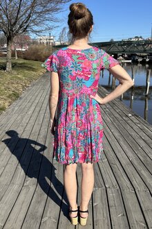 Kimberly-V-ringad-Klanning-4-Dam-Floral-Collage-One-Summer--SmileButiken-3