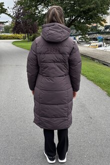 Kopenhaken-Ayla-Vinterparkas-Dam-Raisin-6