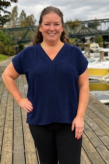 Kyla-V-ringad-Blus-Dam-Navy-Chica-London--Smilebutiken-2