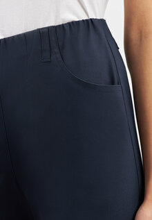 LauRie-Kelly-Regular-Shorts-Dam-Navy-2