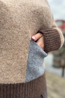 Marta-du-Chateau-Elora-Pullover-Dam-Camel-Denim-5