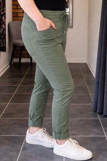 Marta-du-Chateau-Kalie-Ankelbyxa-Dam-Military-10