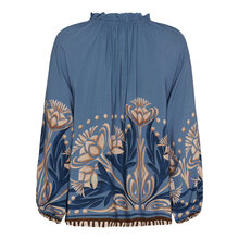 Marta-du-Chateau-Octavia-Blus-Dam-Jeans-3