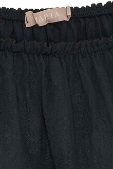 Marta-du-Chateau-Randi-Topp-Dam-Black-2