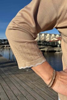 Micha-Charity-Rundhalsad-Pullover-Dam-Warm-Sand-11