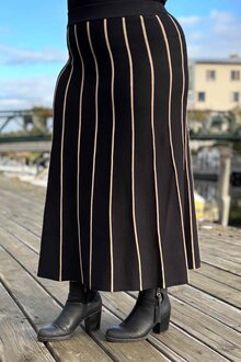 Micha-Hetty-Kjol-Dam-Black-Came-11