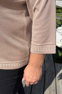 Micha-Khloe-Rundhalsad-Pullover-Dam-Camel-11