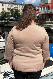 Micha-Khloe-Rundhalsad-Pullover-Dam-Camel-13