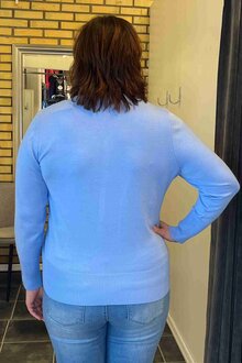 Micha-Tinka-Rundhalsad-Cardigan-Dam-Pearl-blue-12