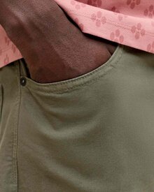 Rick-Allen-Chino-Shorts-Herr-Dusty-Olive-Jack---Jones--Smilebutiken-3