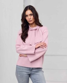 Sloane-Pullover-Med-Halsknyt-Dam-Rose-Micha--Smilebutiken-1