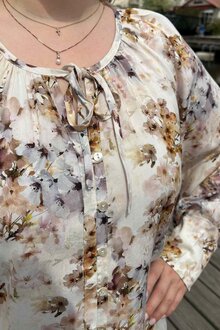 Soulmate-Rome-1-Blus-Dam-Off-White-11