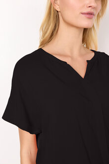 Soyaconcept-Radia-9-V-ringad-Blus-Svart-Dam-3