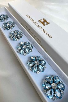 The-Shoelace-Brand-Hollie-Knappsmycke-6-pack-Light-Blue-White-Flower-Silver-1