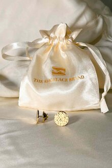 The-Shoelace-Brand-Juno-Bas-pin-Gold-1