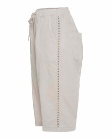 Thilde-Langa-Shorts-Dam-Beige-Marta-du-Chateau--Smilebutiken-3