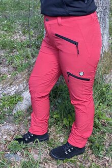 Tuxer-Flexi-Outdoorbyxa-Dam-Molten-Red-11