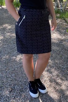 Tuxer-Hollie-Stretch-Skort-Dam-Black-Print-10
