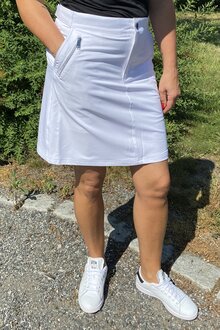 Tuxer-Hollie-Stretch-Skort-Dam-Offwhite-10