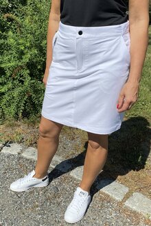 Tuxer-Hollie-Stretch-Skort-Dam-Offwhite-11