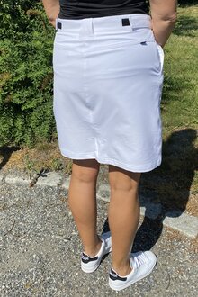 Tuxer-Hollie-Stretch-Skort-Dam-Offwhite-12