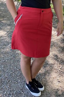 Tuxer-Hollie-Stretch-Skort-Dam-Red-10