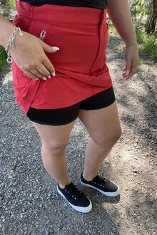 Tuxer-Hollie-Stretch-Skort-Dam-Red-11