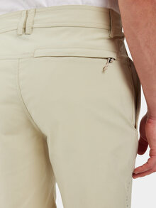 Vattenavvisande-herrshorts-light-beige---Bracke-fran-Didriksons--Smilebutiken-2