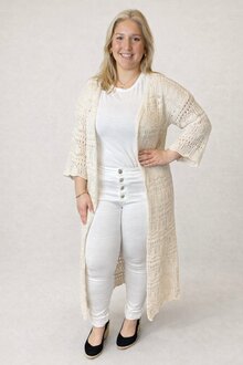 Virkad-kaftan-beige---Betty-fran-Chica-london--Smilebutiken-1