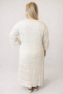 Virkad-kaftan-beige---Betty-fran-Chica-london--Smilebutiken-2