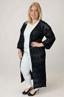 Virkad-kaftan-black---Betty-fran-Chica-london--Smilebutiken-1